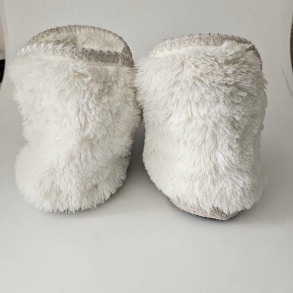 Mukluks Cream Knit Fury Warm Cozy Size L 9-10 Slippers - Picture 8 of 10